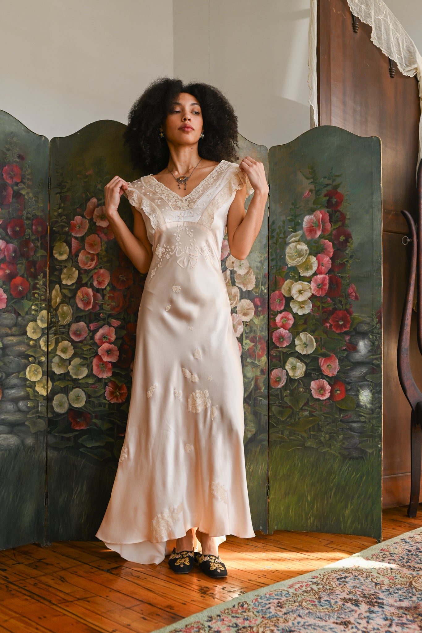 Demetra's Trained Silk + Lace Bow Appliqué Gown [xs/sm] – Demetra Vintage