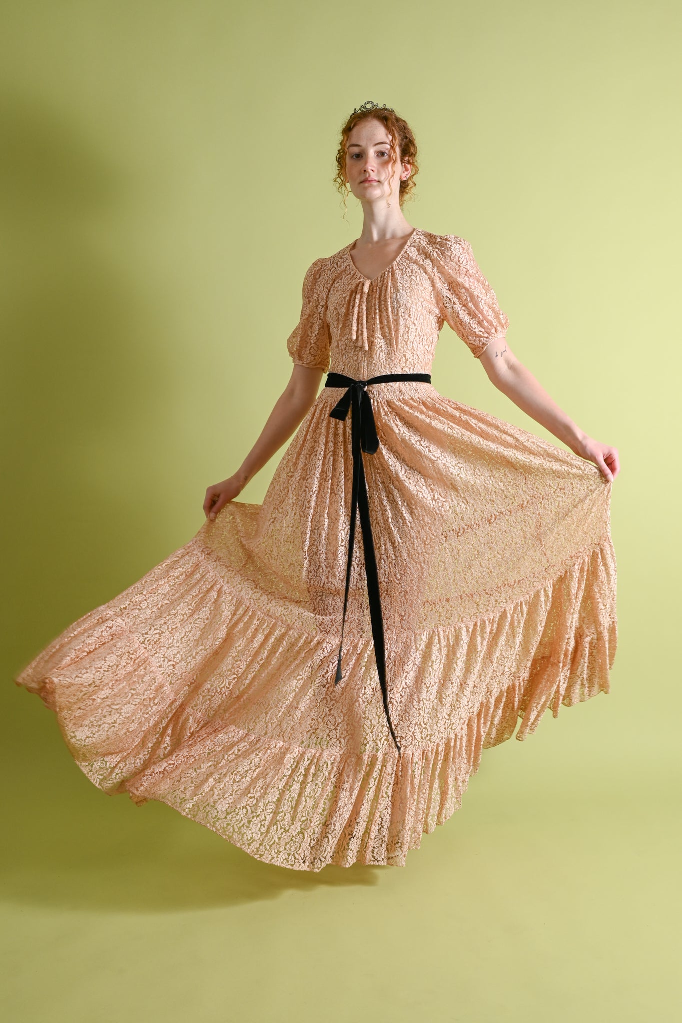 1930s Apricot Lace Dressing Gown by Saks[xs/sm] – Demetra Vintage