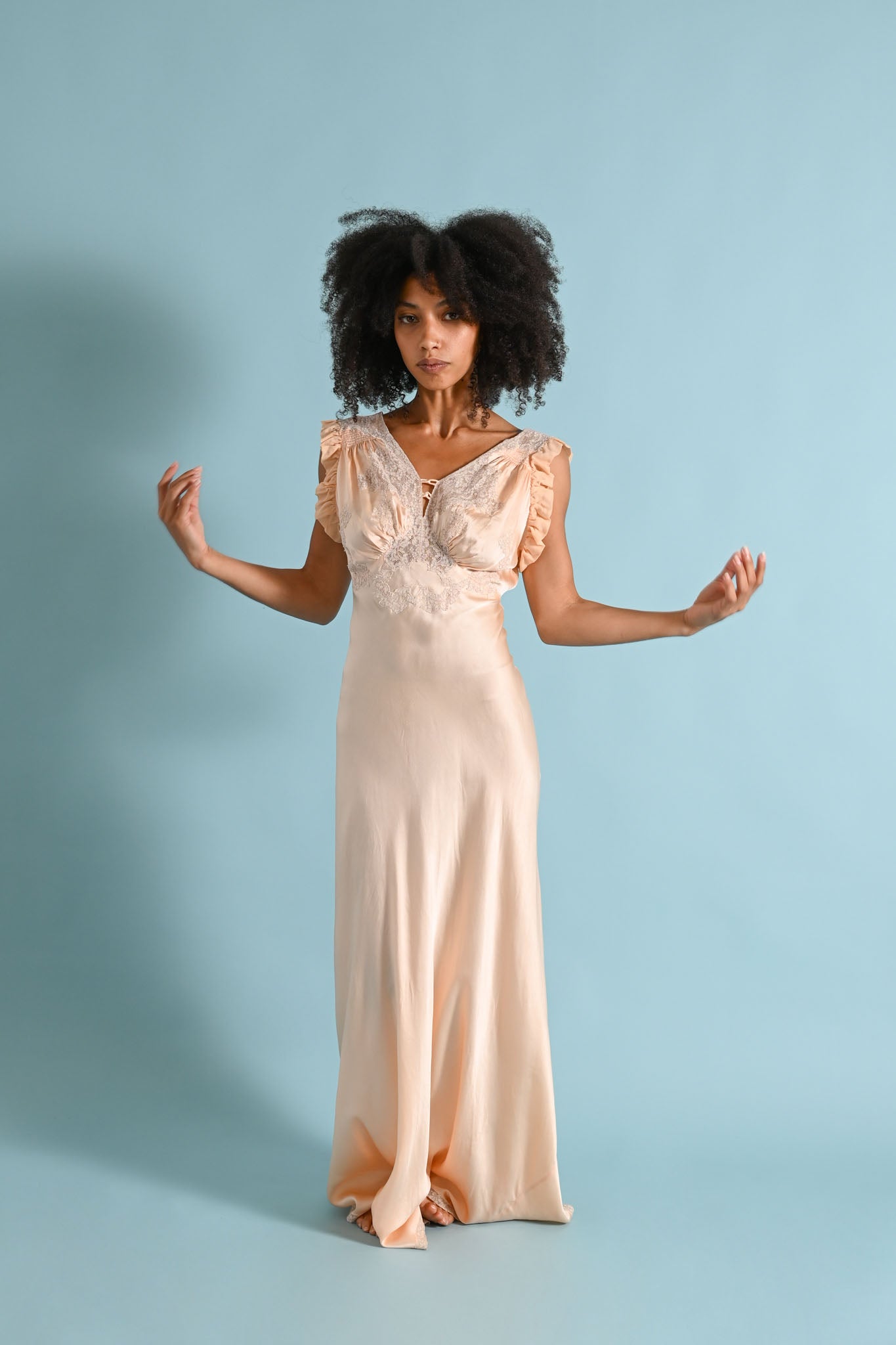 1930s bias cut dress Top Trending Vintage Wedding Dresses in 2025 sleeves with gather detail (M/L) 1930s Peach Ecru Lace