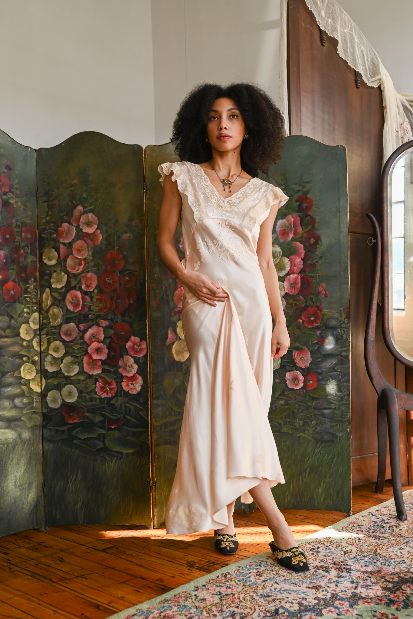 Demetra's Trained Silk + Lace Bow Appliqué Gown [xs/sm]