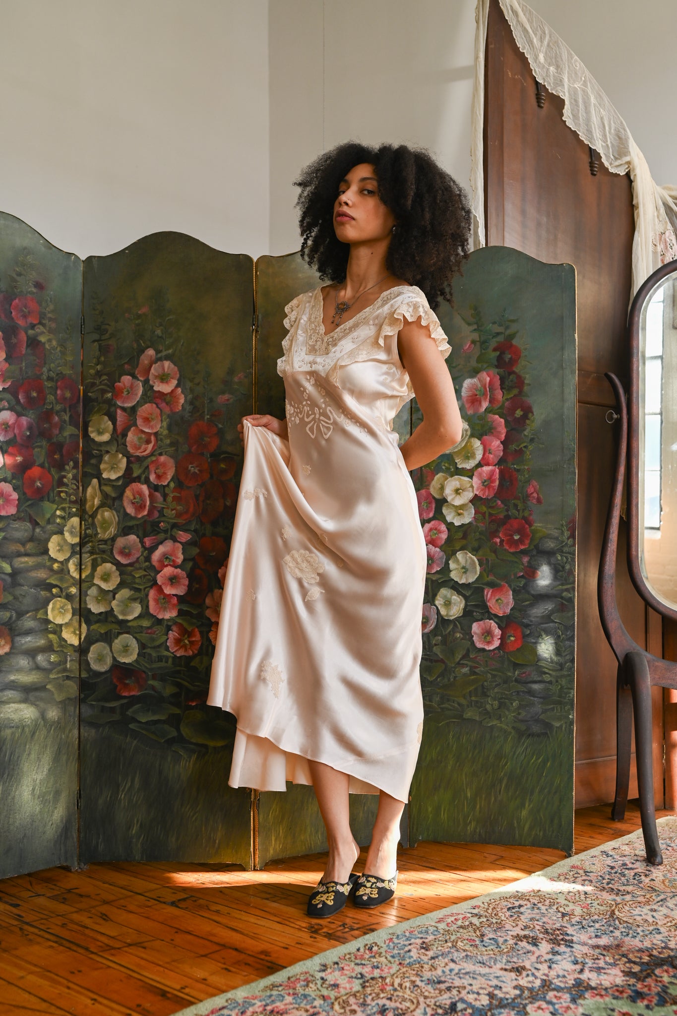 Demetra's Trained Silk + Lace Bow Appliqué Gown [xs/sm]