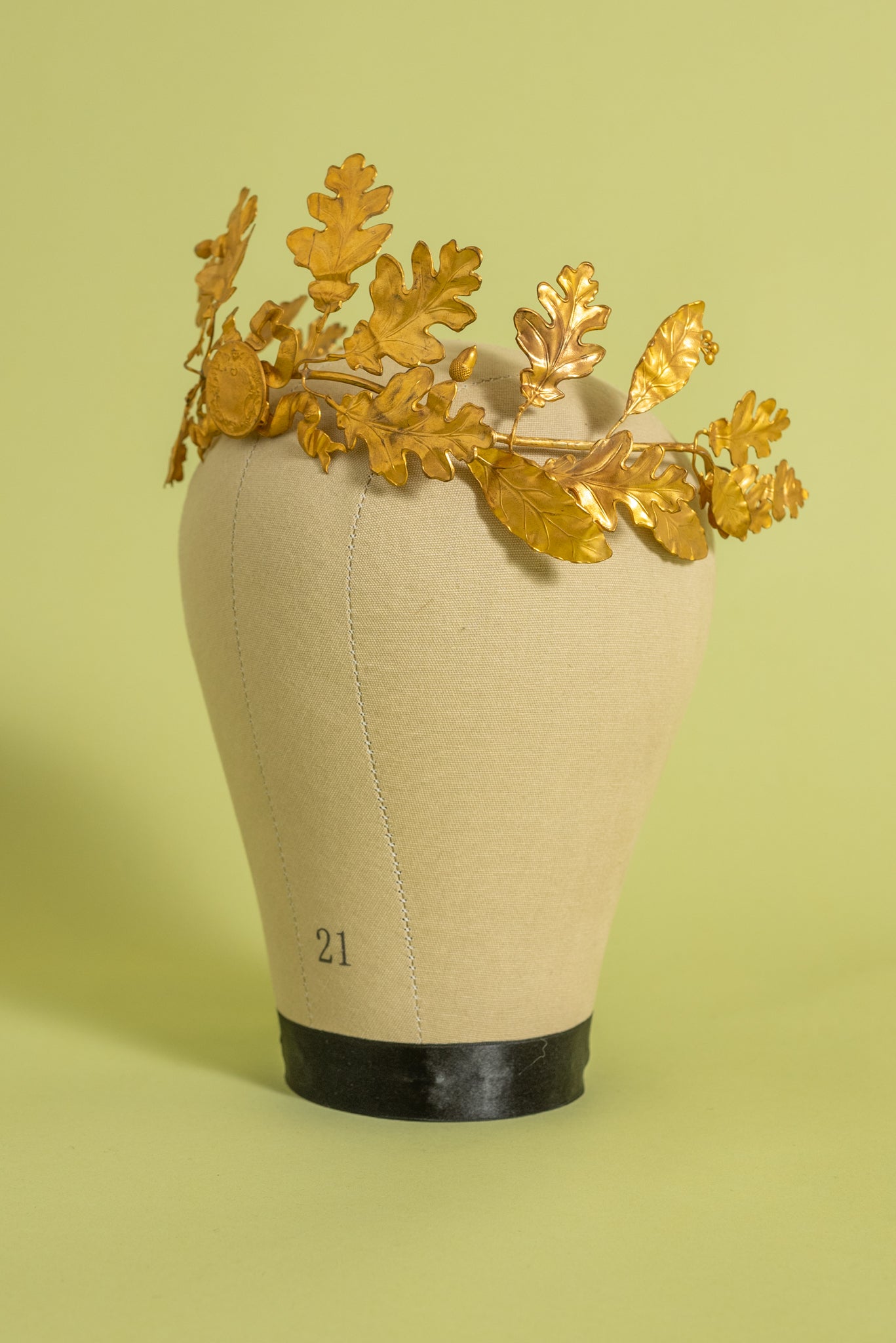 90s Crown Crafts ビンテージラグ オークの葉 USA製 c1900 French Brass Oak Leaf Crown – Demetra Vintage