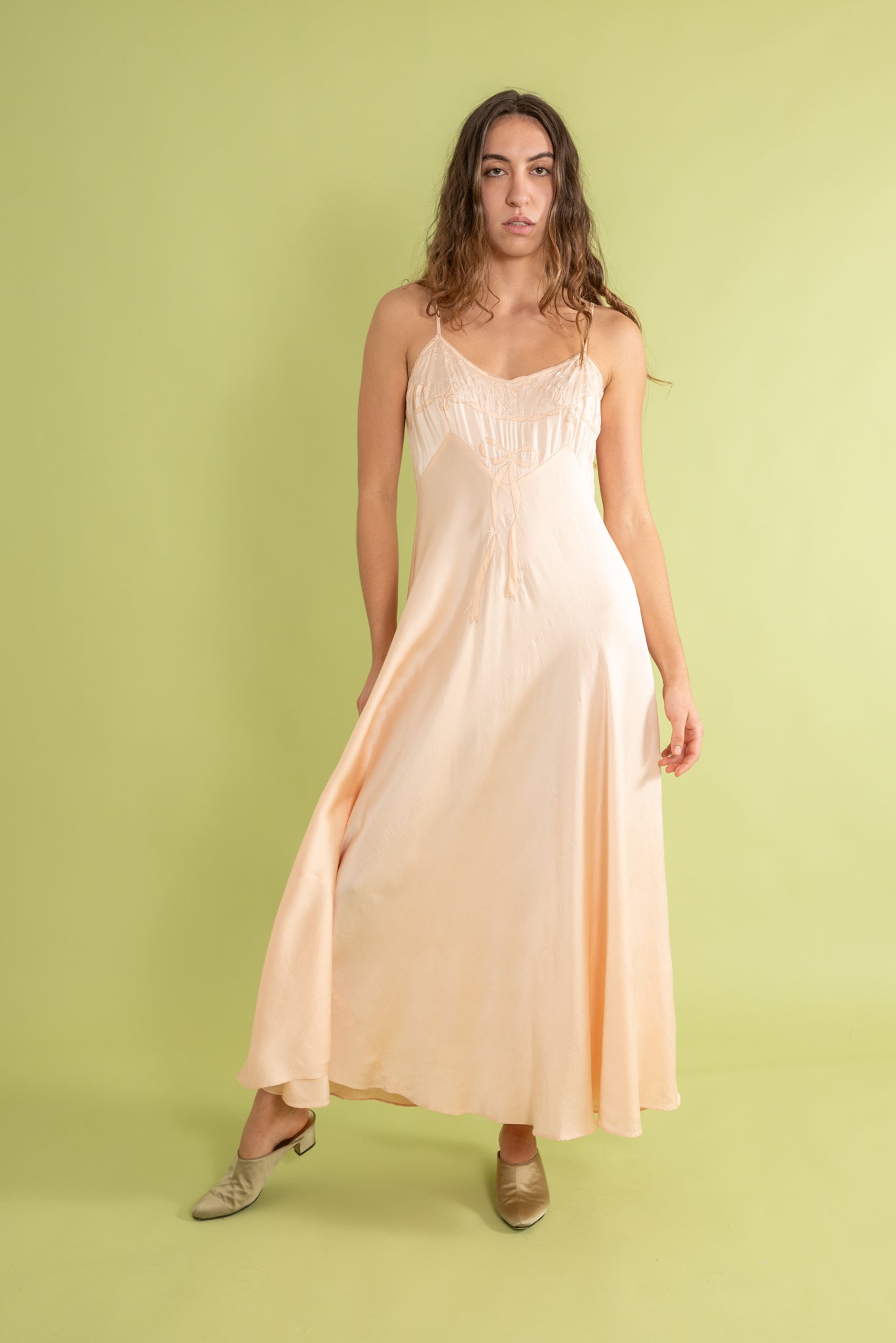 1930s Soft Peach Bow Appliqué Silk Slip [sm/med]