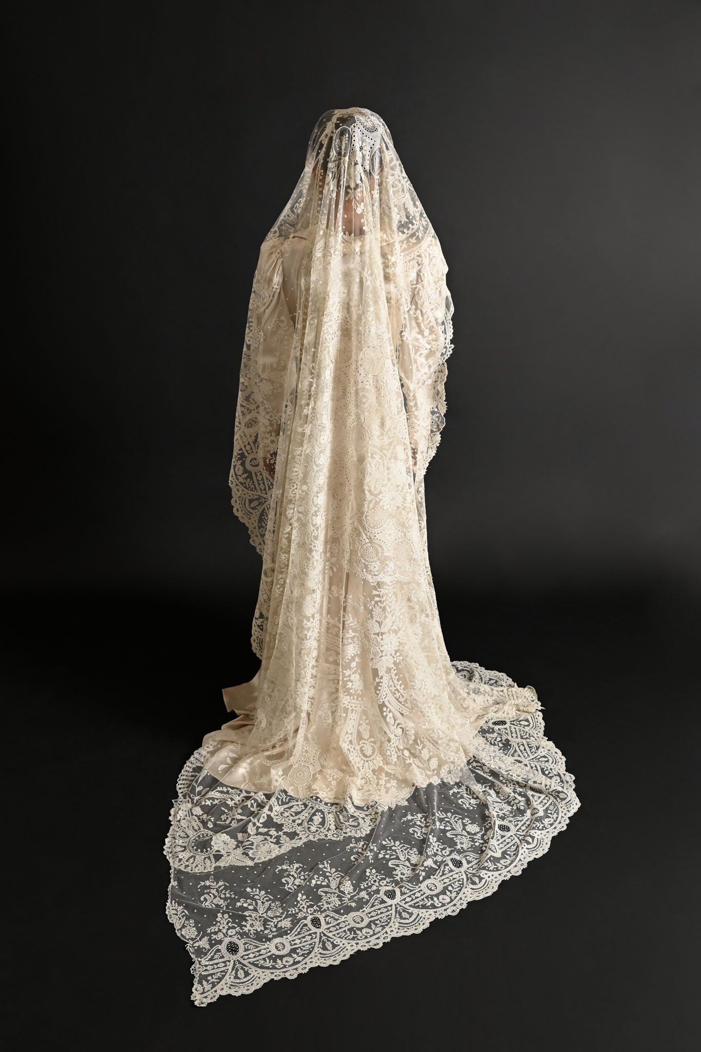 c1890s Handmade Brussels Mixed Lace Rectangular Bridal Veil