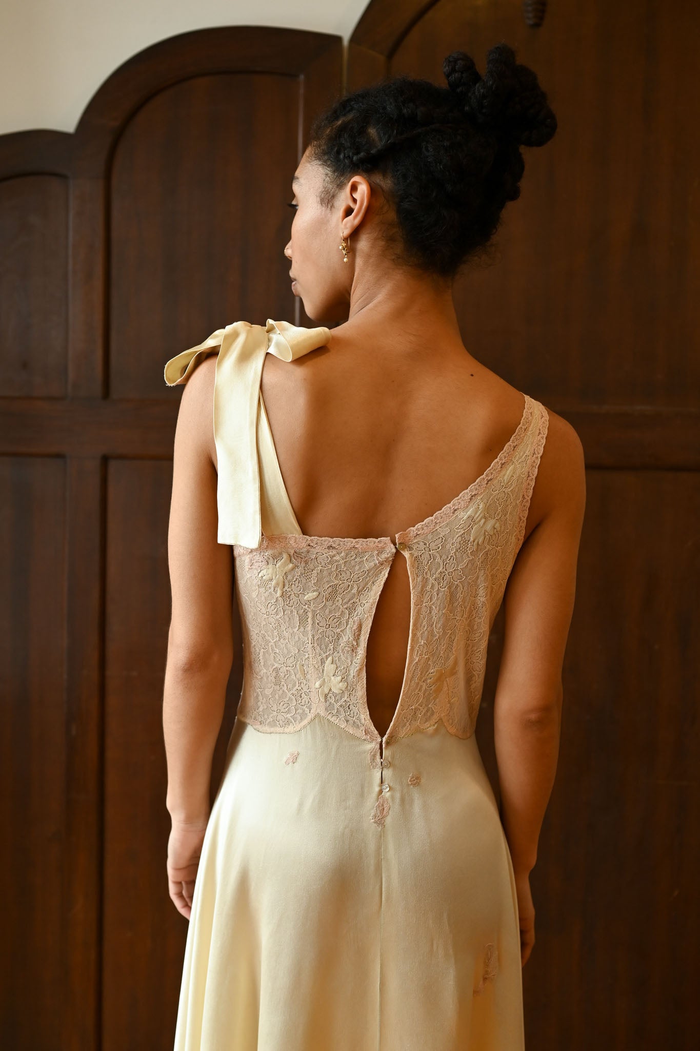 Demetra's Green Silk Satin Tie Shoulder Appliqué Gown – Demetra Vintage