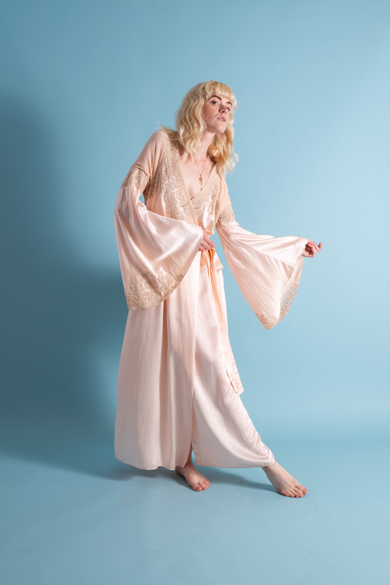 1930s Angel Sleeve Silk Lace Appliqué Robe [xs/sm/med]