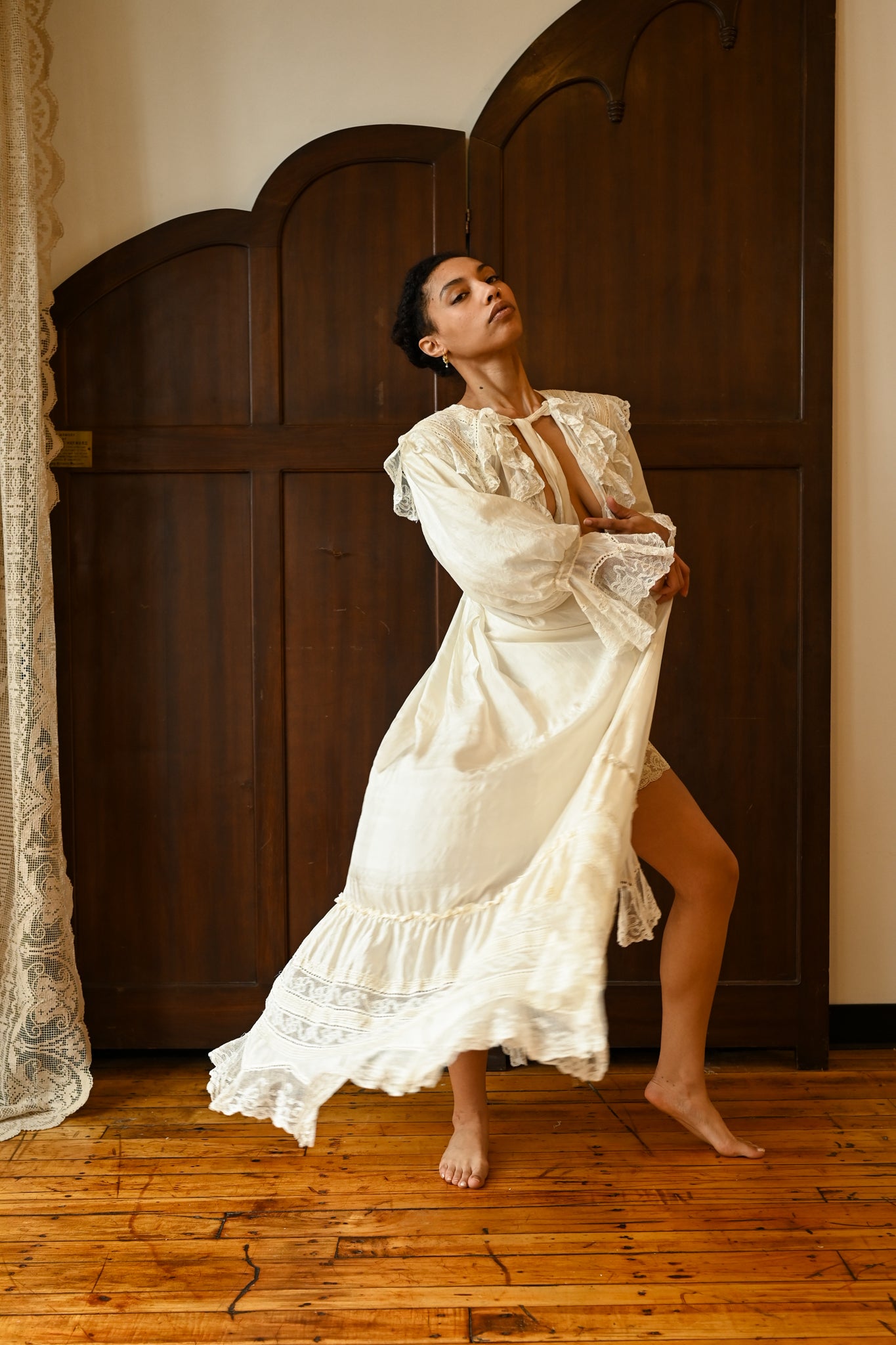 c1900 Ivory Silk Insertion Lace Dressing Gown