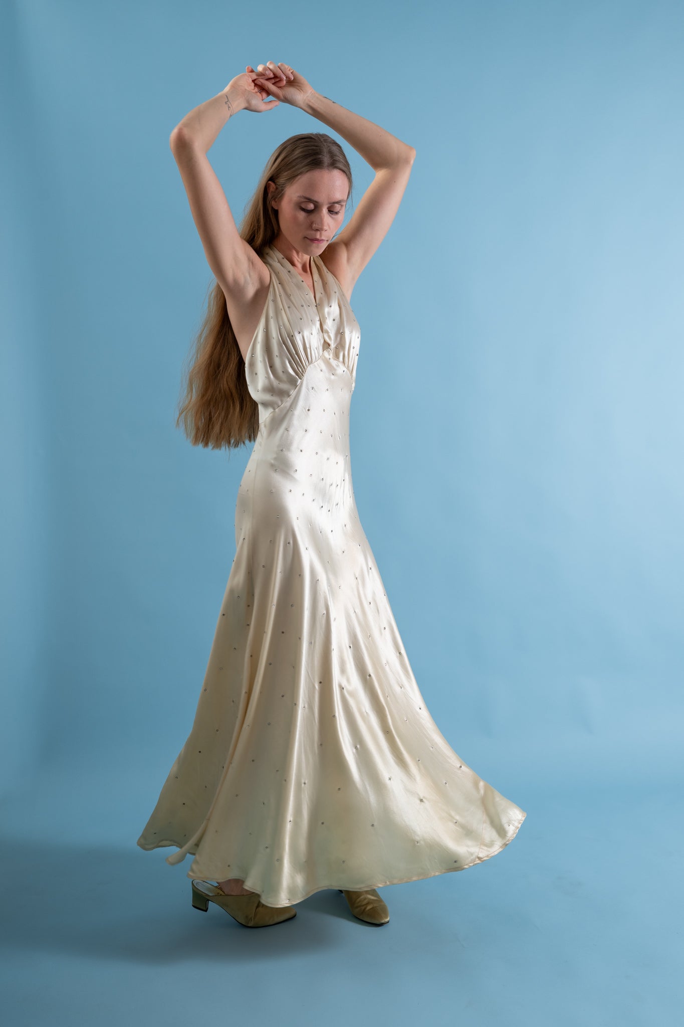 retro hollywood dress 20 Iconic Old Hollywood Dresses , , Timeless glamour. Unforgettable silhouettes., The gowns that defined Old Hollywood elegance., , Which dress is your favorite?, , For those curious about