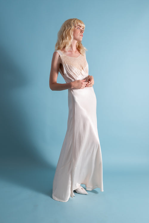 1930s Ivory Silk and Lace Gown [sm/med/lrg]