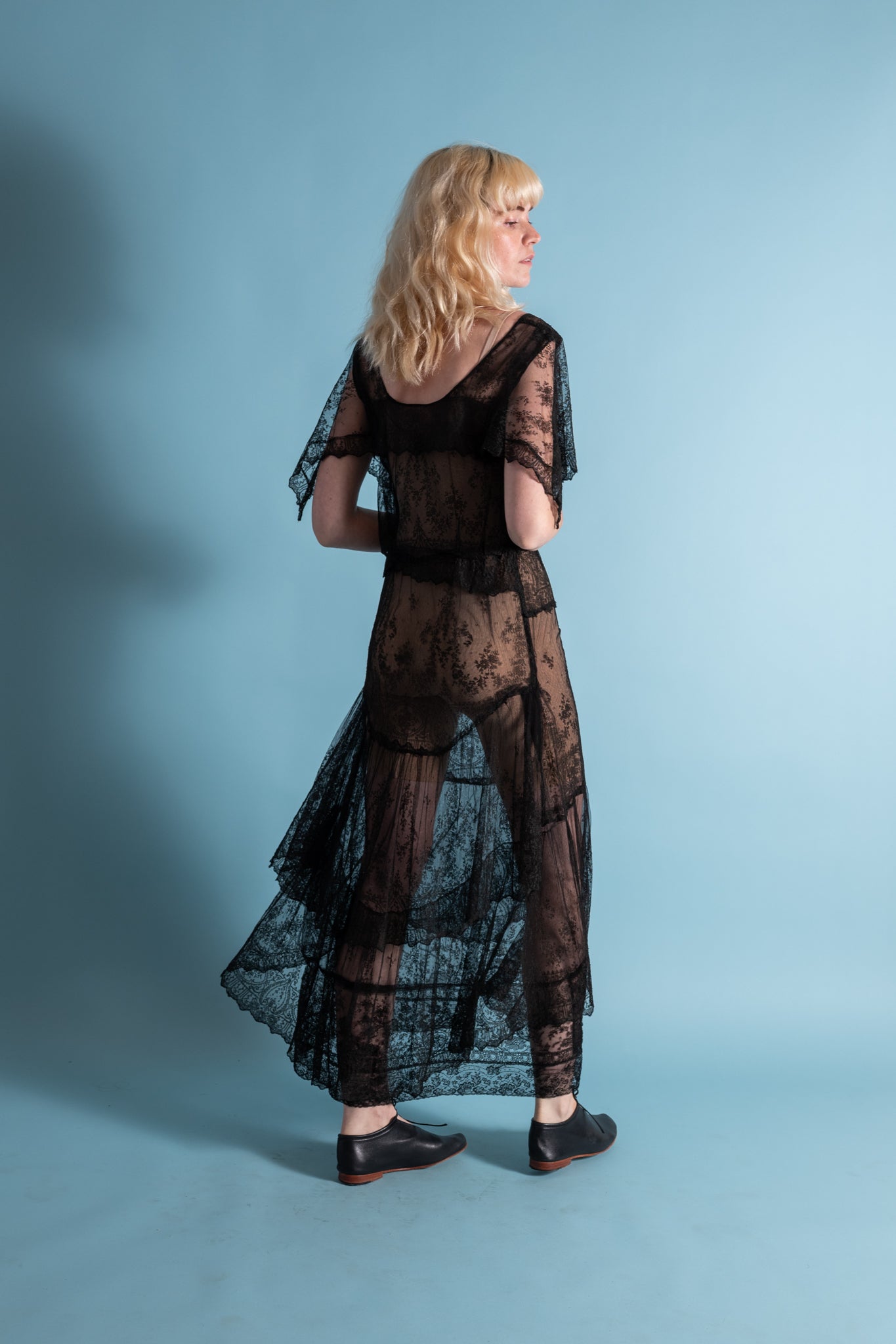 chinese dress ladies 1920s Silk Chantilly Lace Tiered Gown [xs/sm] – Demetra Vintage