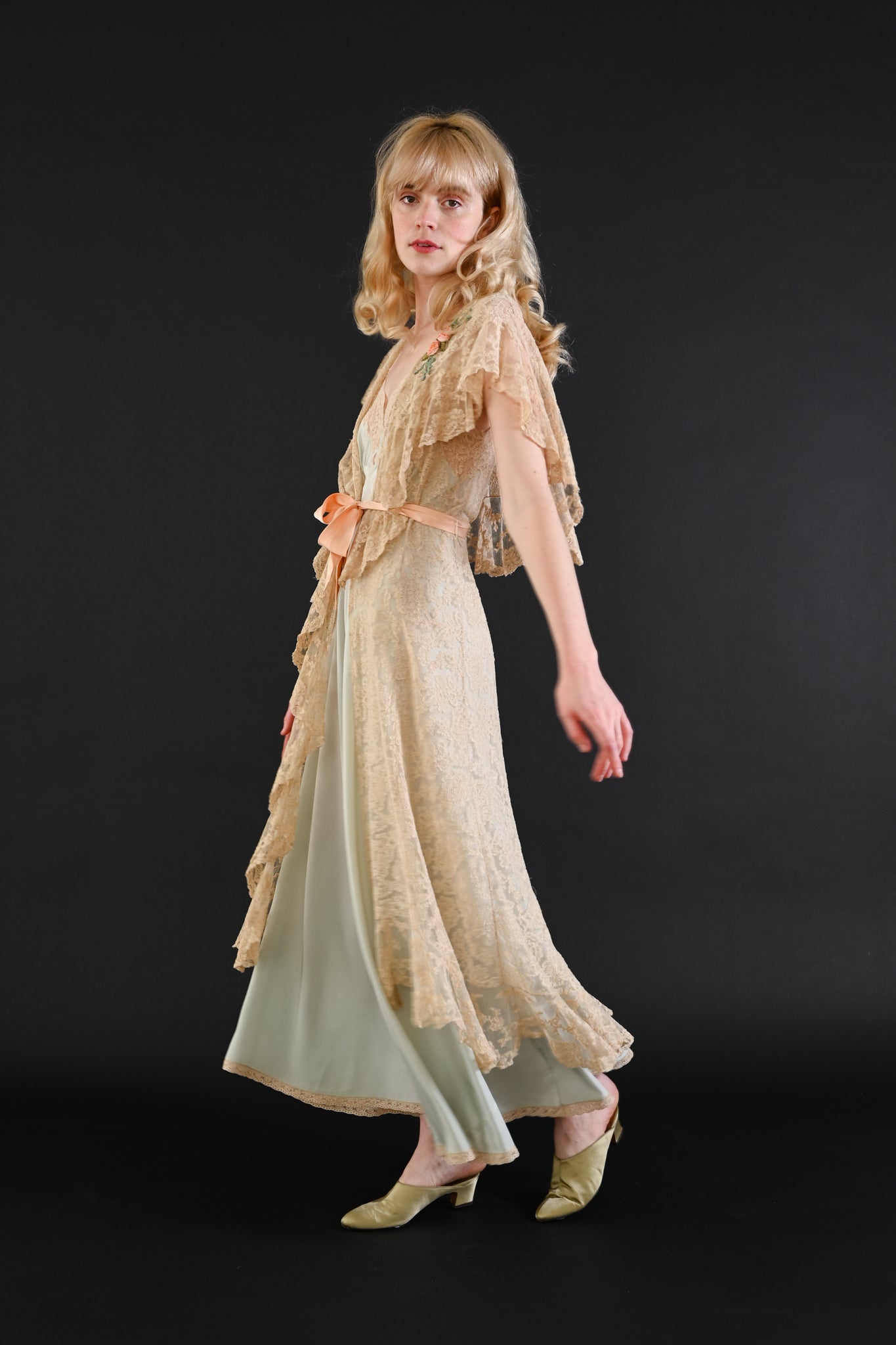 1930s Alençon Lace + Ribbonwork Capelet Robe [xs/sm/med] – Demetra