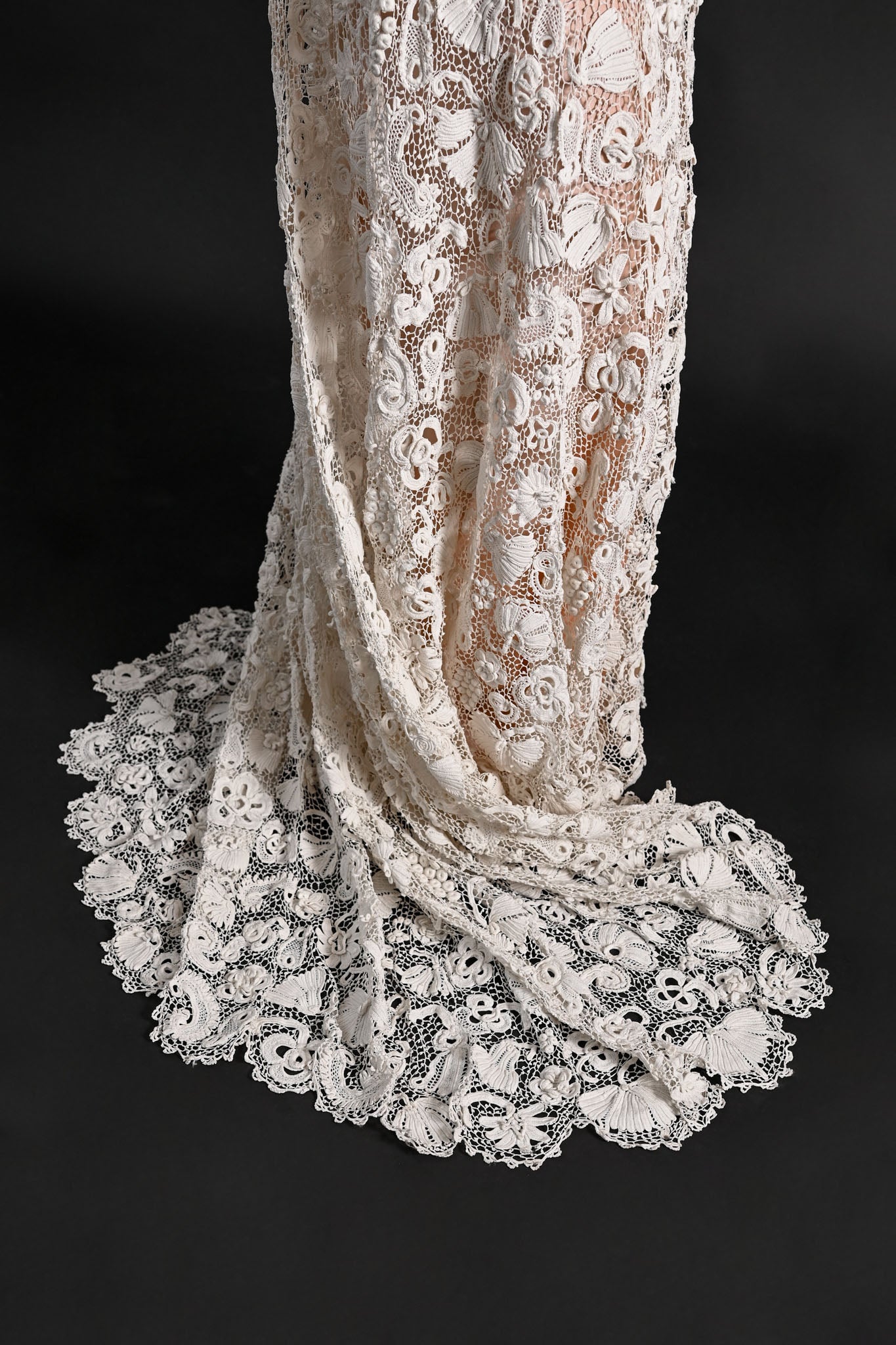 1900s Masterwork Irish Crochet Trained Bridal Skirt [xs/sm/med]