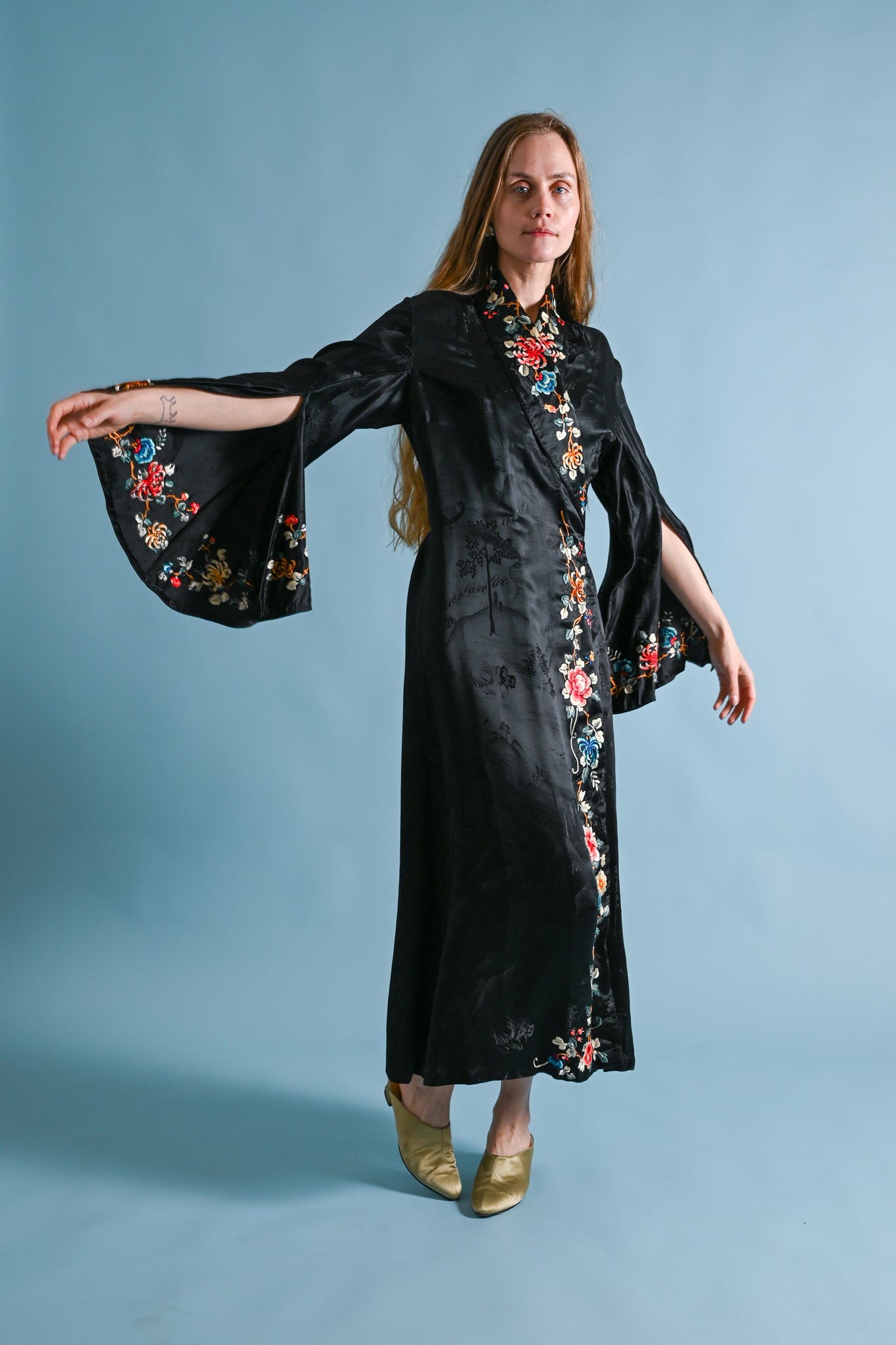 1930s Hand Embroidered Silk Trumpet Sleeve Wrap [sm/med/lrg]