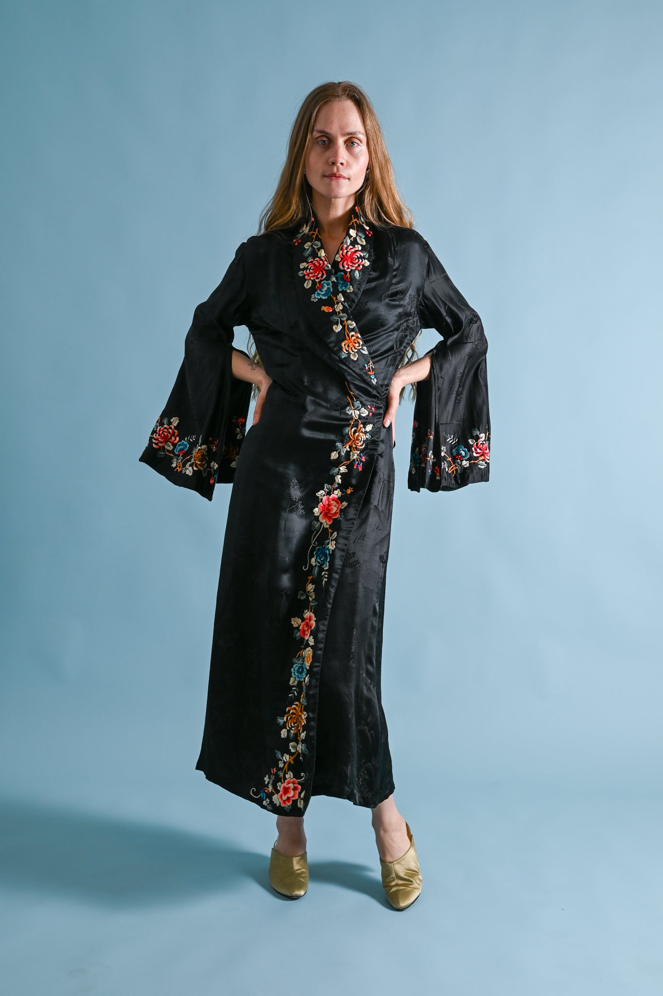 1930s Hand Embroidered Silk Trumpet Sleeve Wrap [sm/med/lrg]