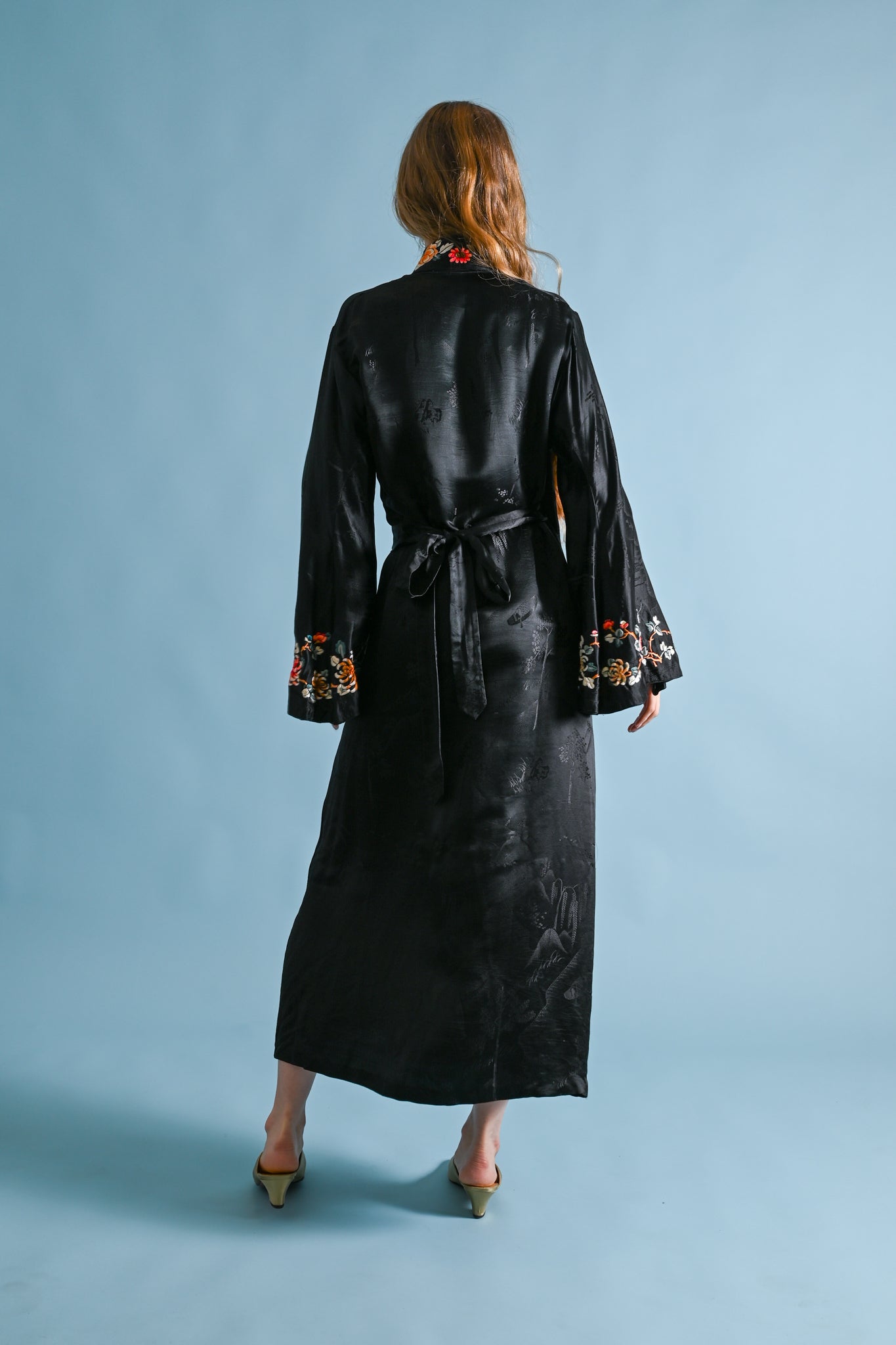 1930s Hand Embroidered Silk Trumpet Sleeve Wrap [sm/med/lrg]