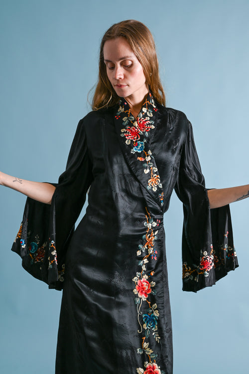 1930s Hand Embroidered Silk Trumpet Sleeve Wrap [sm/med/lrg]