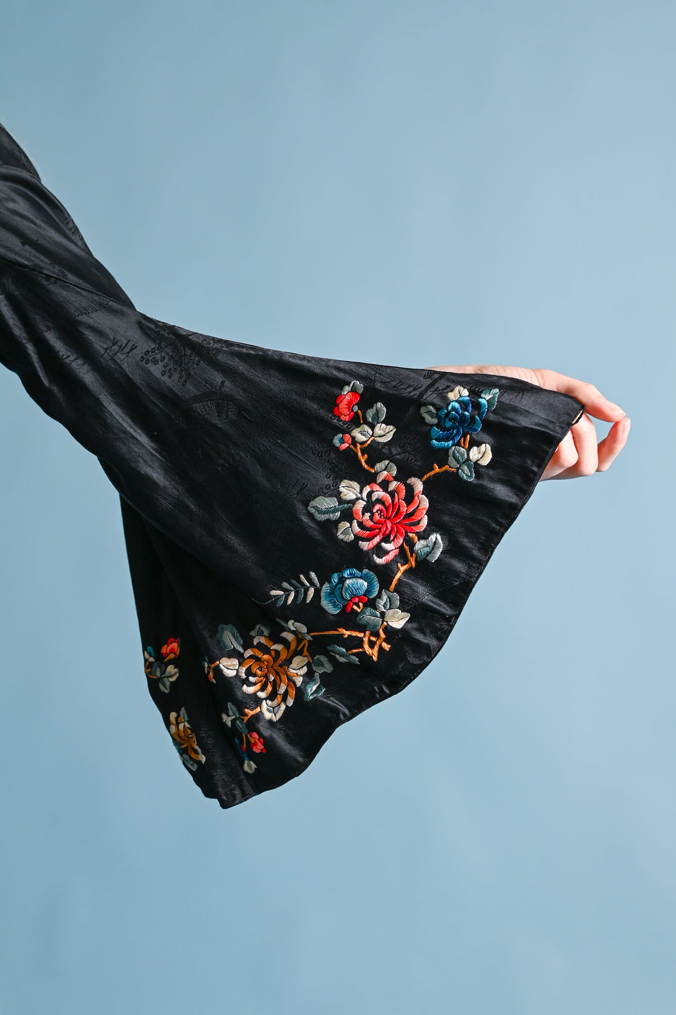 1930s Hand Embroidered Silk Trumpet Sleeve Wrap [sm/med/lrg]