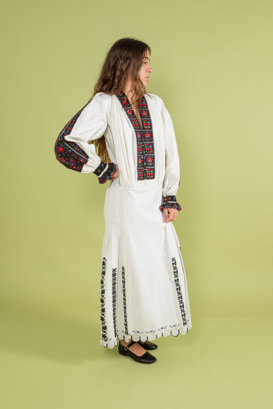 1920s Transylvanian Embroidered Folk Dress [med/lrg]