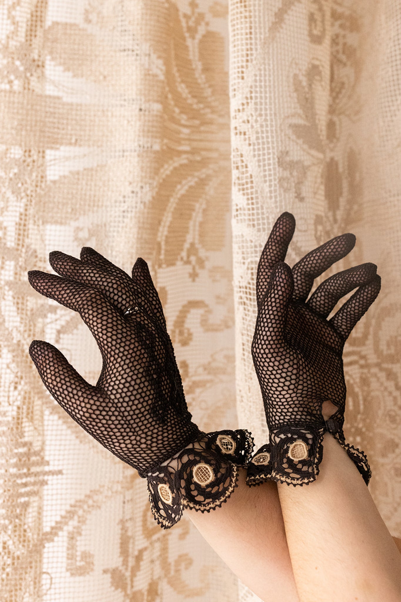 1930s Handmade Cotton Crochet Lace Gloves