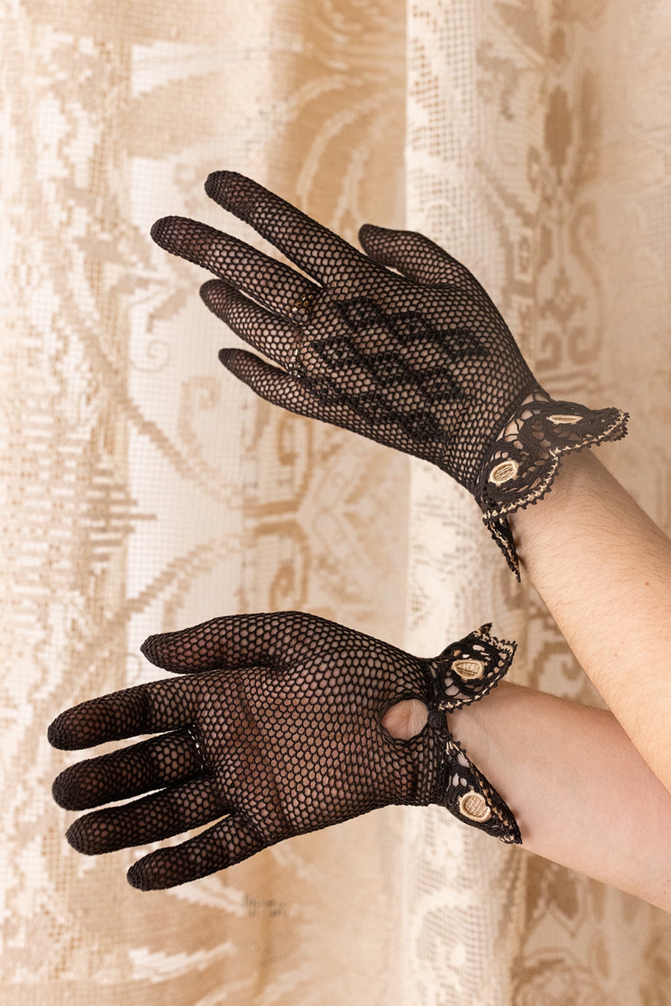 1930s Handmade Cotton Crochet Lace Gloves